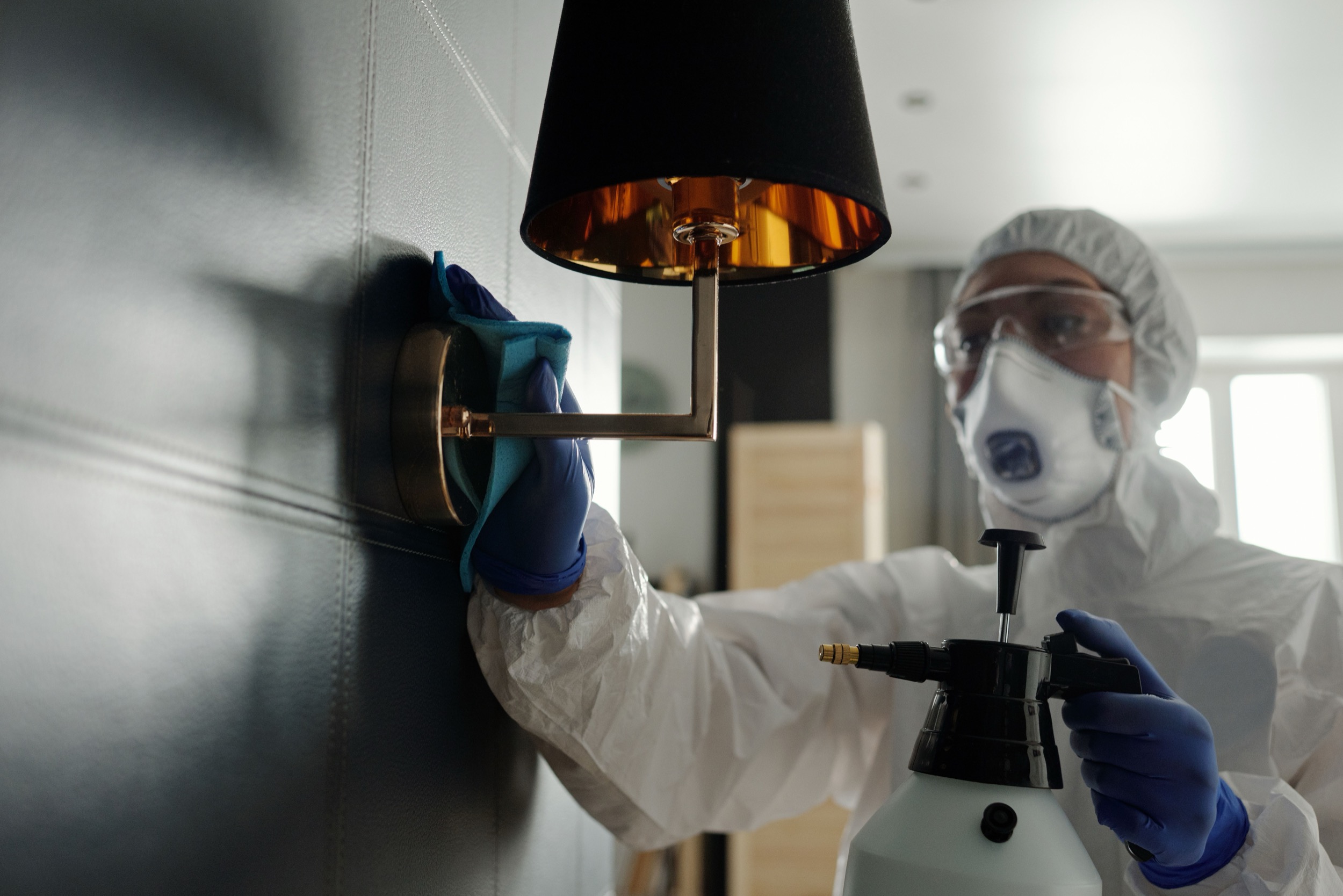 Technicien en désinfection de surfaces